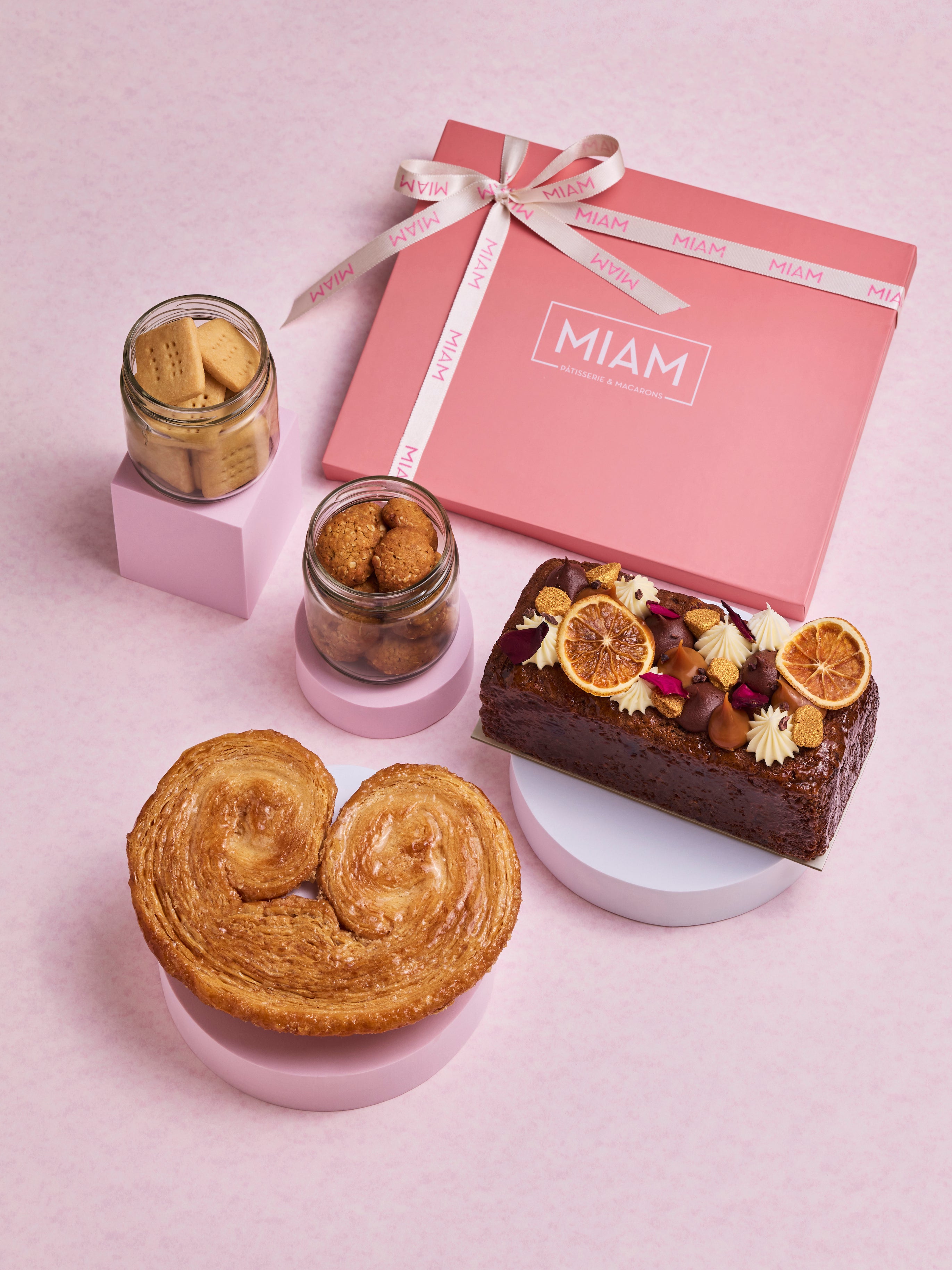 Large Gift Box (Eggless)